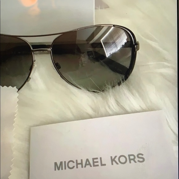 Authentic Michael Kors black Chelsea sunglasses - Picture 6 of 7